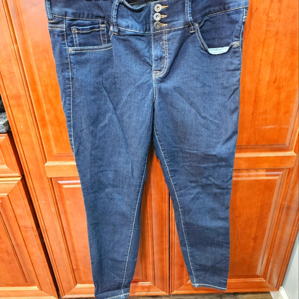 Torrid Dark-Wash Distressed Jeggings #88